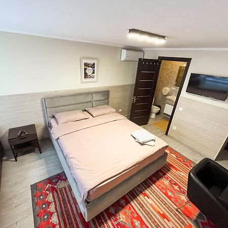 77/5 Hotel Kisinyov Kültér fotó