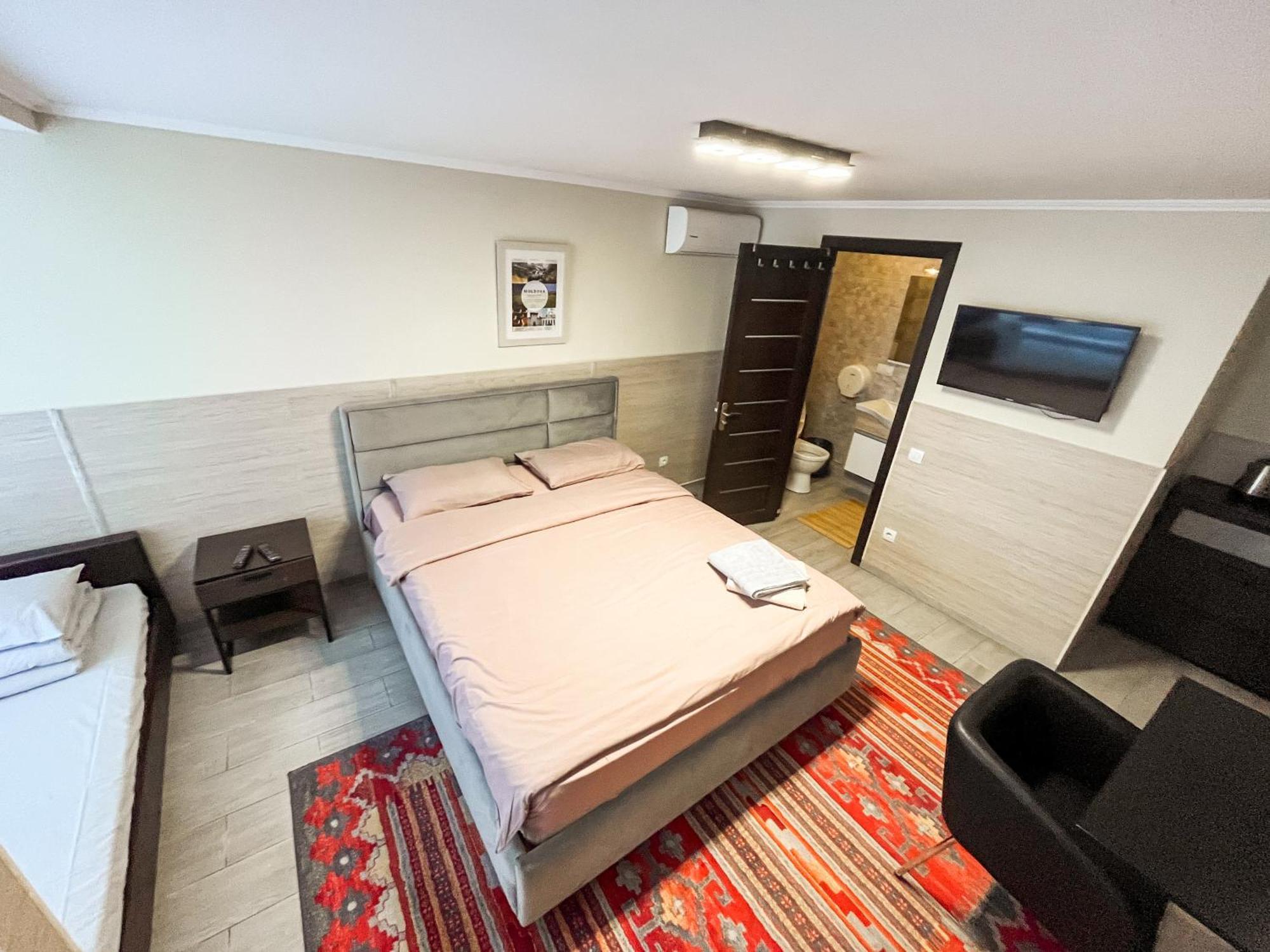 77/5 Hotel Kisinyov Kültér fotó