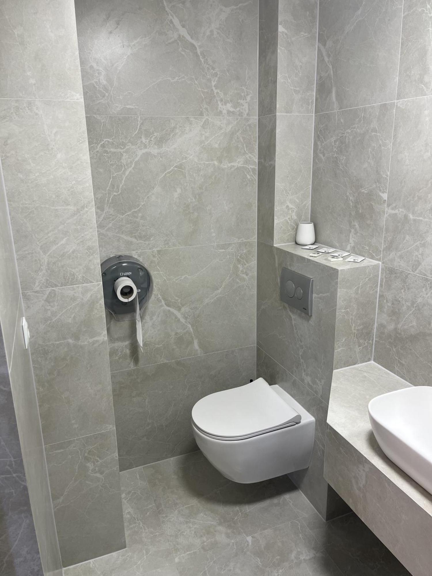 77/5 Hotel Kisinyov Kültér fotó