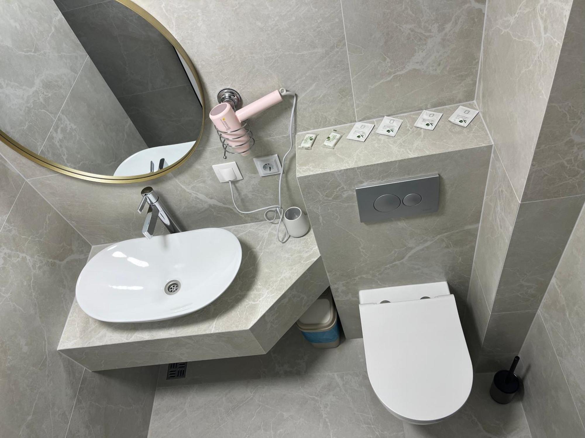 77/5 Hotel Kisinyov Kültér fotó