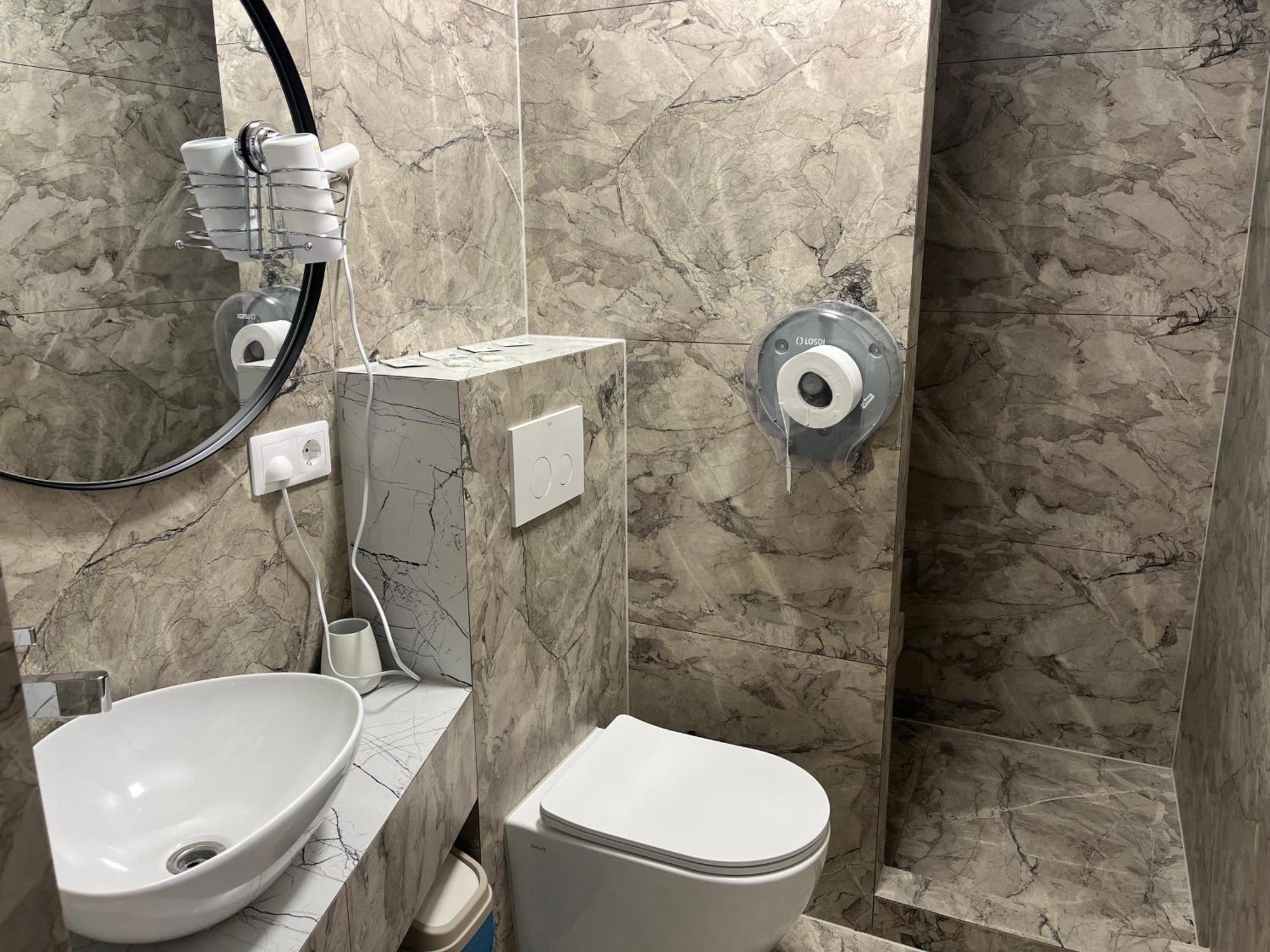 77/5 Hotel Kisinyov Kültér fotó